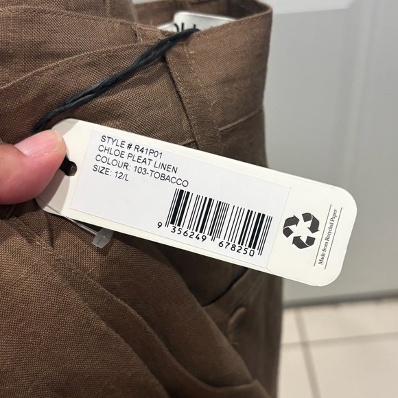 Rolla's
Chloe Pleat Linen Pants - Picture 6 of 6